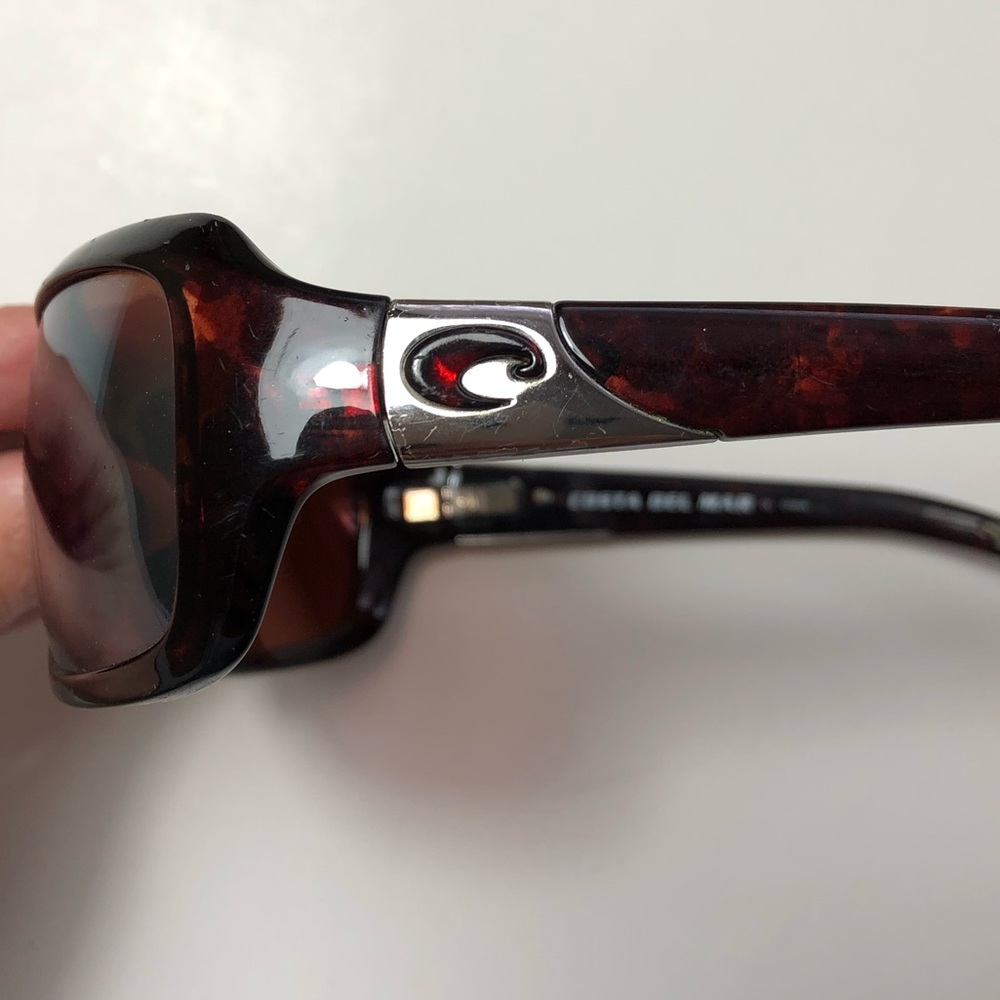 HOST PICK Costa Del Mar Sunglasses with hard case